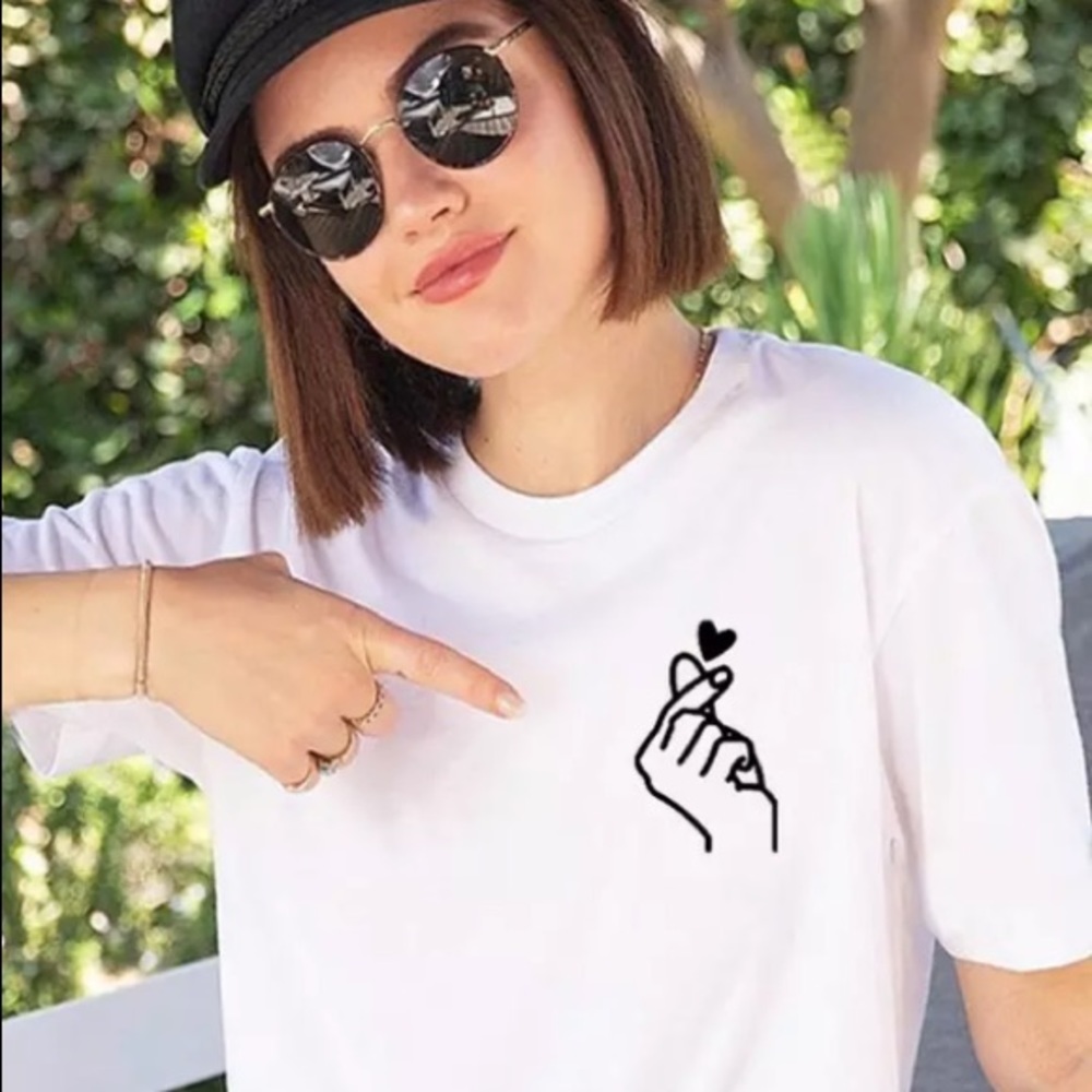 Finger heart stylish T-shirt